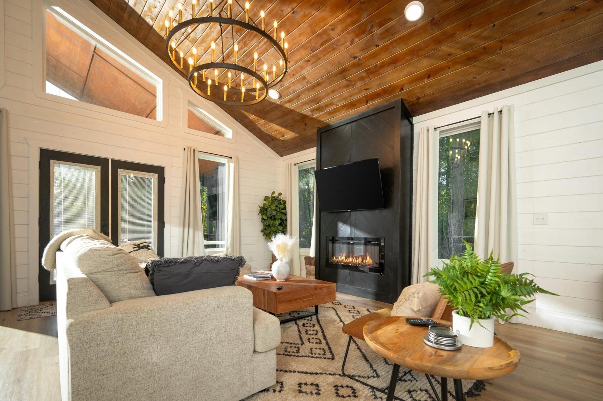 New Farmhouse-Chic Cabin With Hot Tub & Firepit 브로큰보우 외부 사진