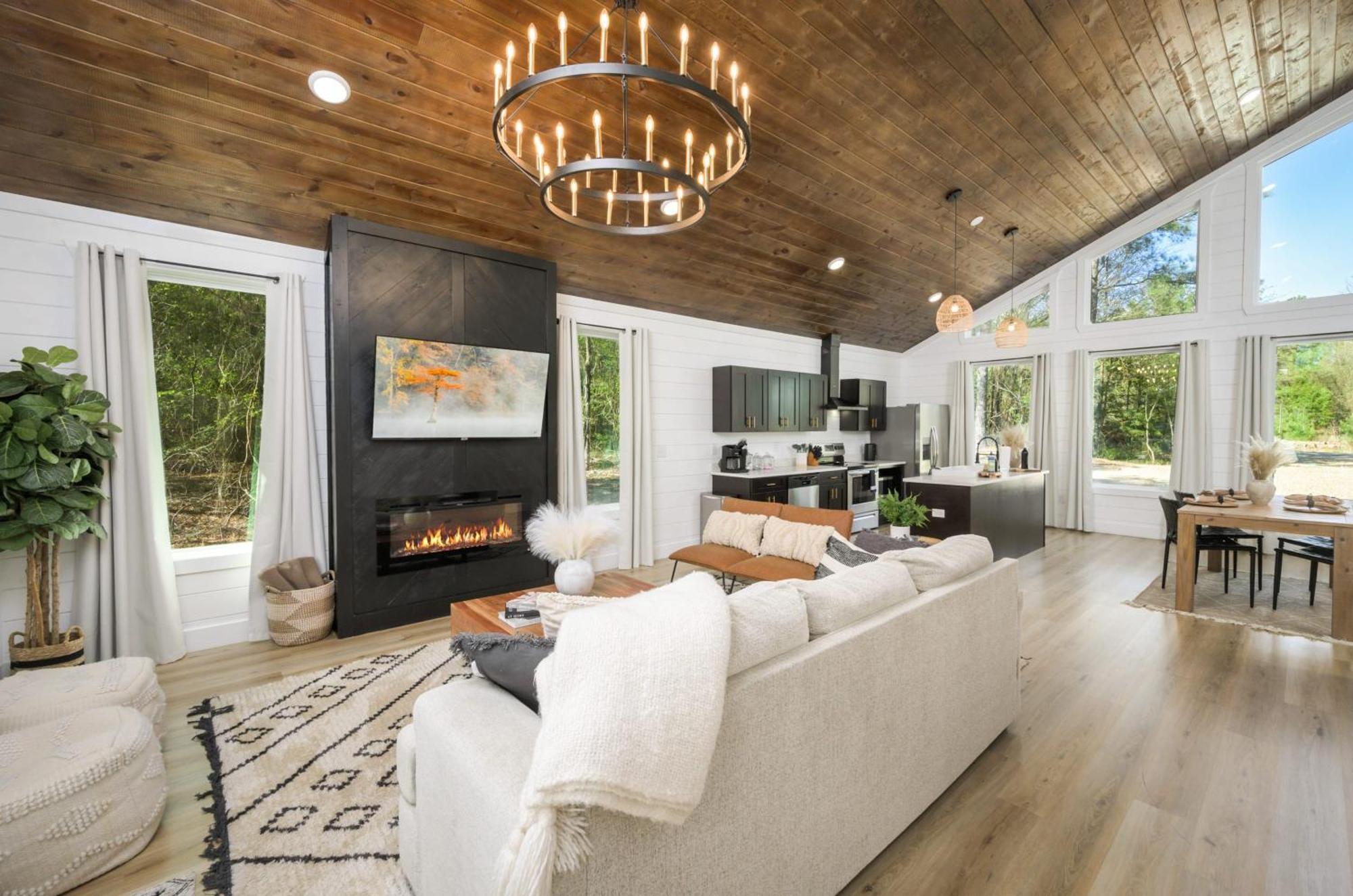 New Farmhouse-Chic Cabin With Hot Tub & Firepit 브로큰보우 외부 사진