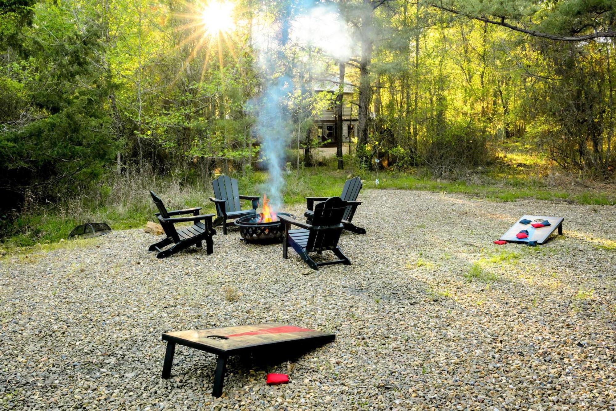 New Farmhouse-Chic Cabin With Hot Tub & Firepit 브로큰보우 외부 사진