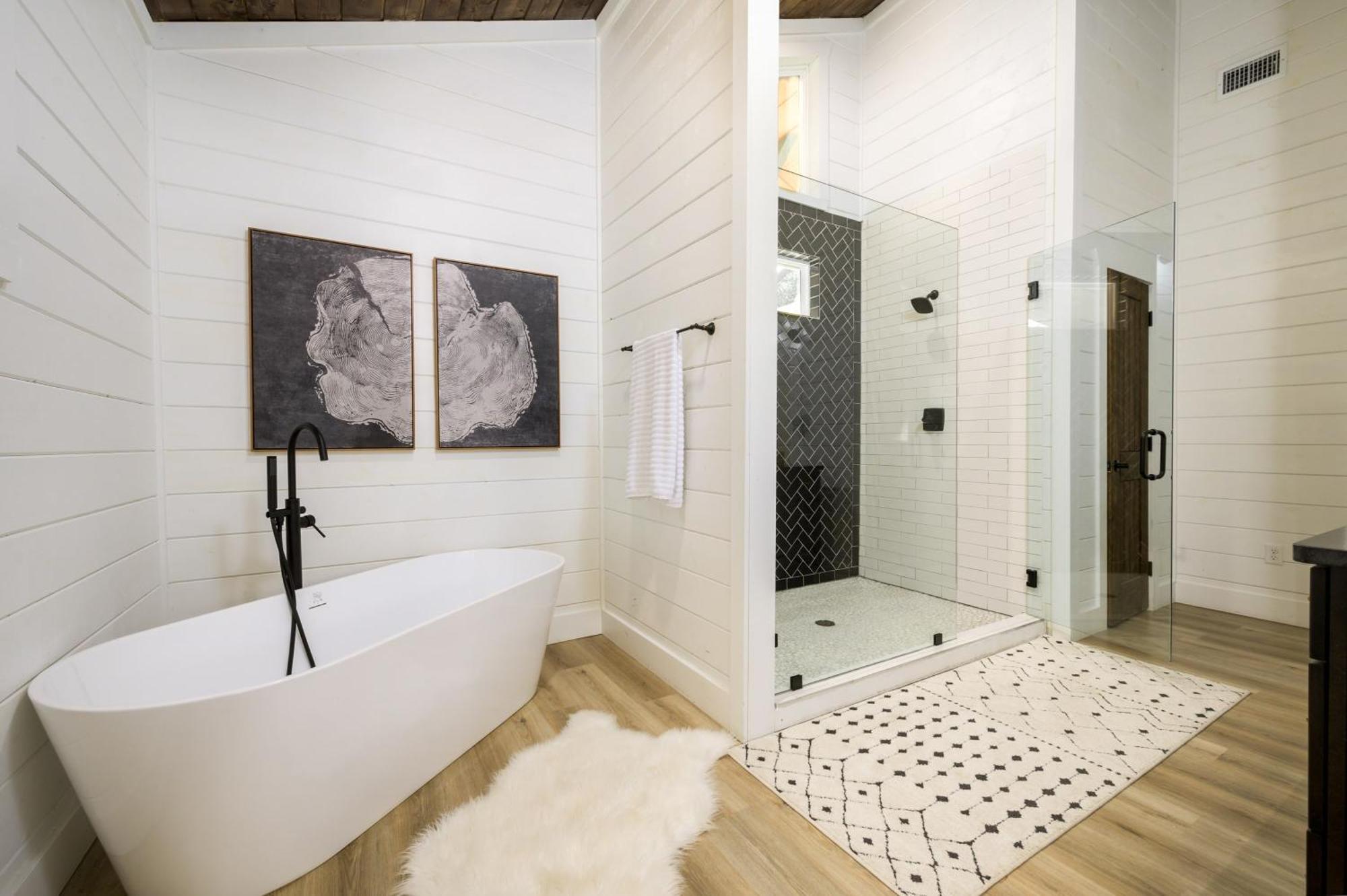 New Farmhouse-Chic Cabin With Hot Tub & Firepit 브로큰보우 외부 사진