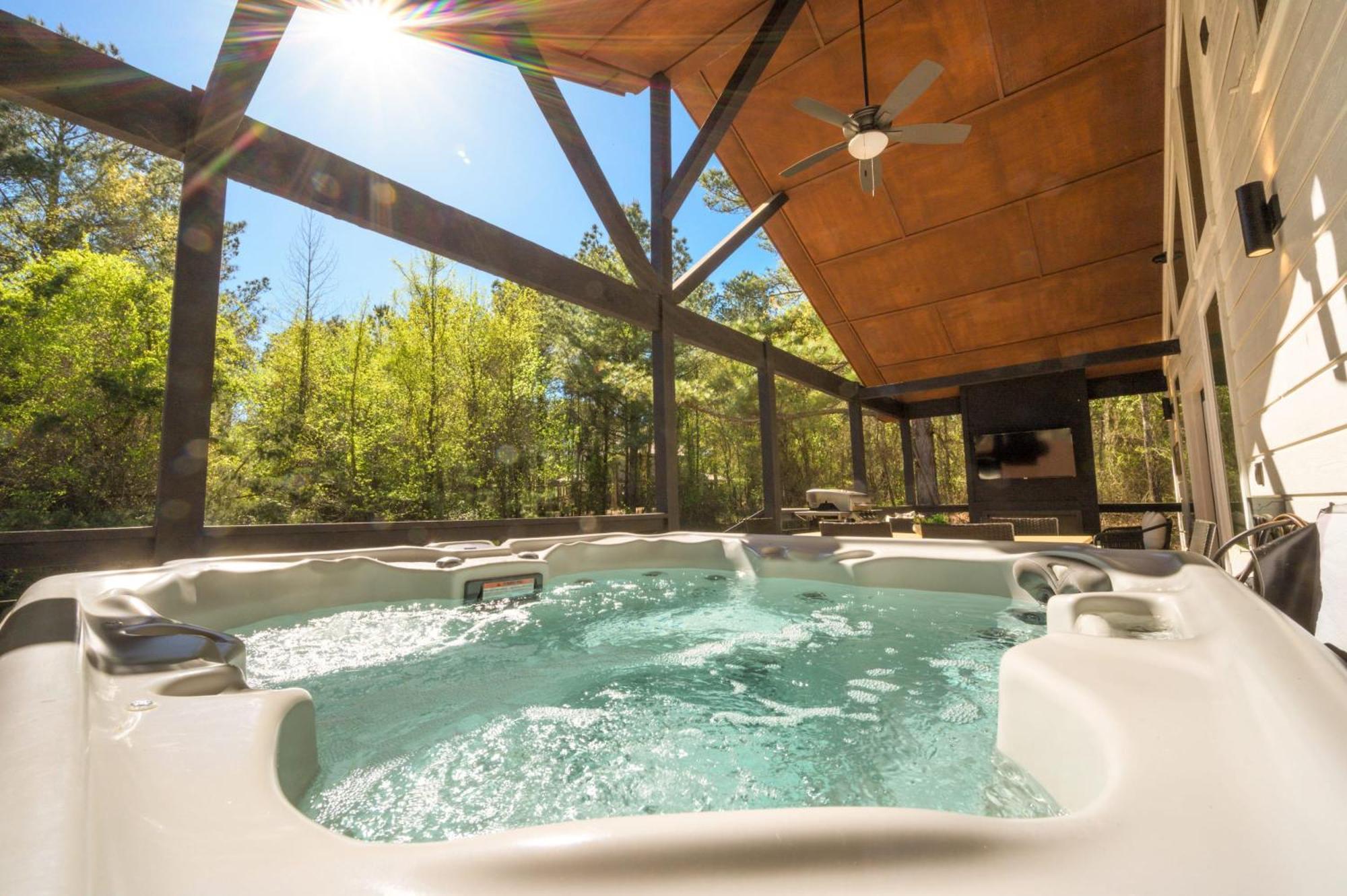 New Farmhouse-Chic Cabin With Hot Tub & Firepit 브로큰보우 외부 사진