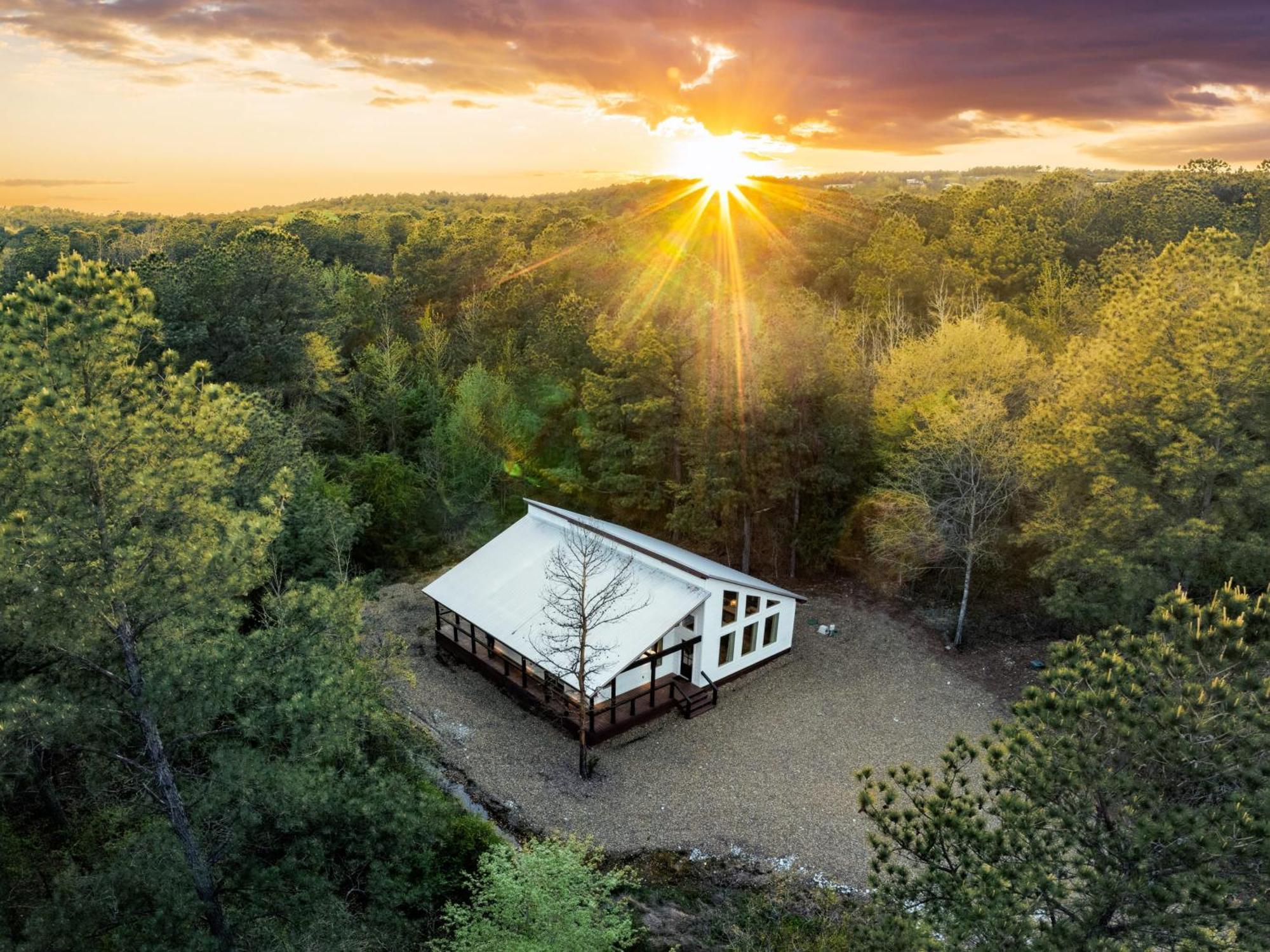 New Farmhouse-Chic Cabin With Hot Tub & Firepit 브로큰보우 외부 사진