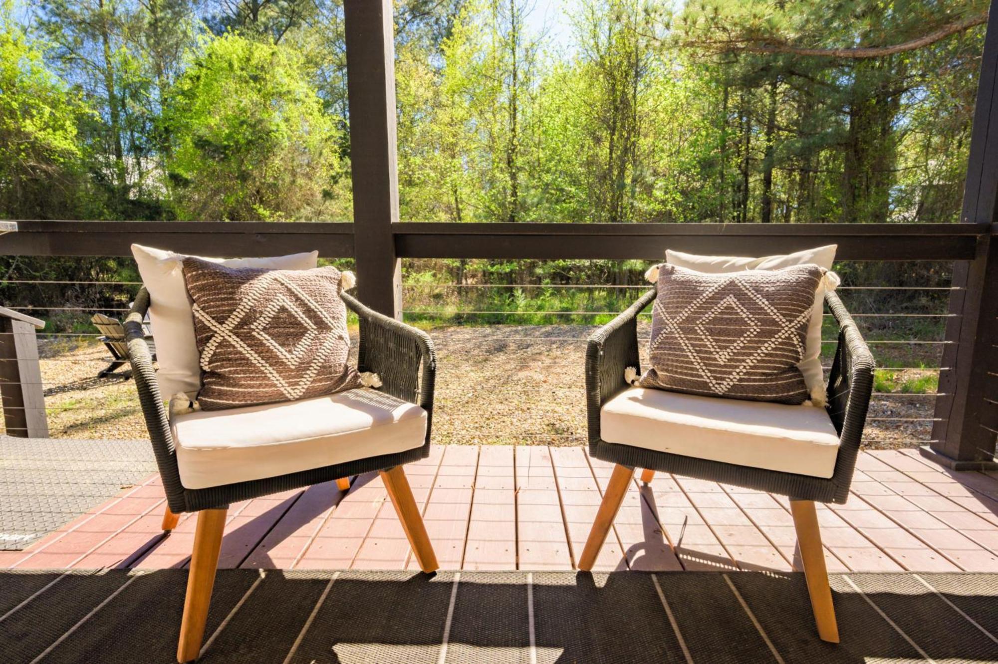 New Farmhouse-Chic Cabin With Hot Tub & Firepit 브로큰보우 외부 사진